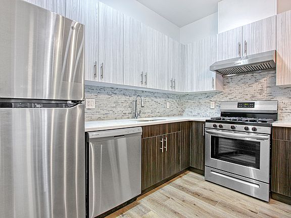 2nd image of 147 Lefferts Ave #1