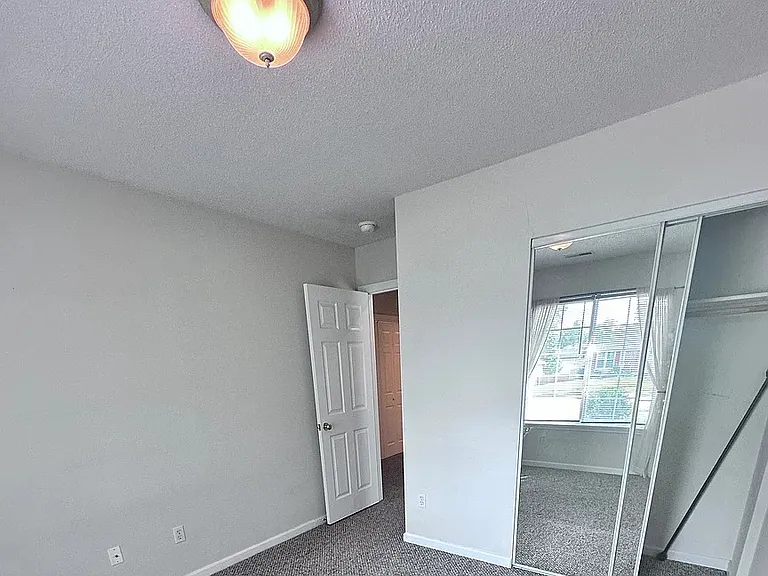 808 Sandy Ct — Photo 6