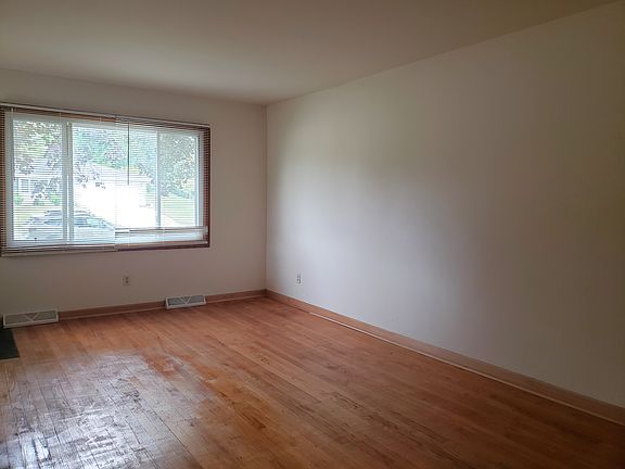 3rd image of 255 Park St #259