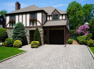 35 Kingsbury Rd, Garden City, NY 11530