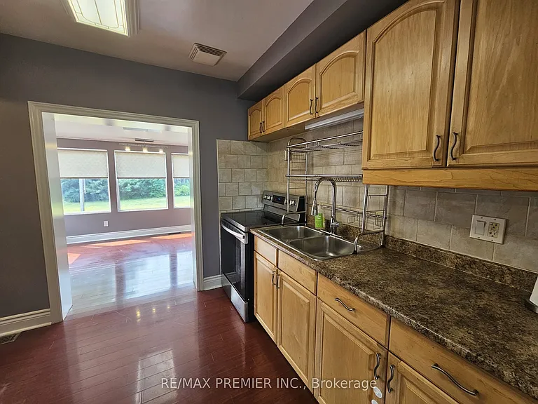 147 Calvington Dr #MAIN FLOOR — Photo 7