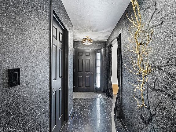 4th image of 37 Fieldstone