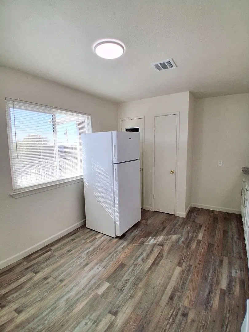 4730 E. Lamona Ave. — Photo 4