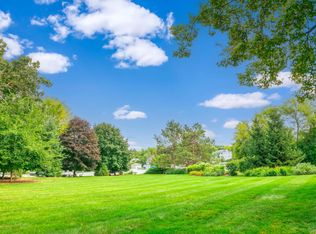 608 Saint Johns Dr, Delafield, WI 53018