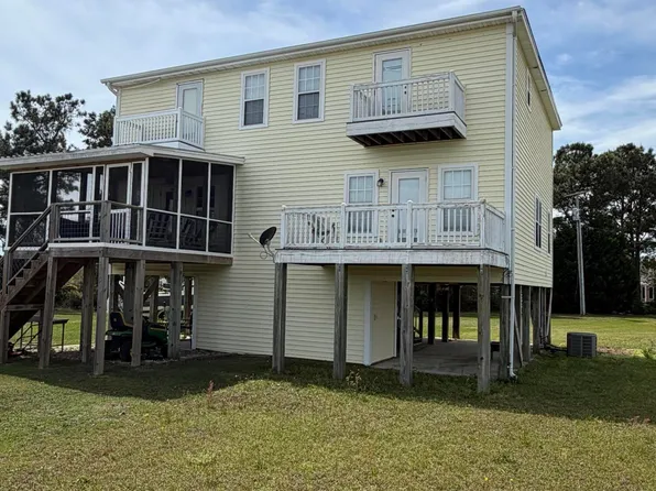 220 Twin Oaks Drive #A, Hampstead, NC 28443