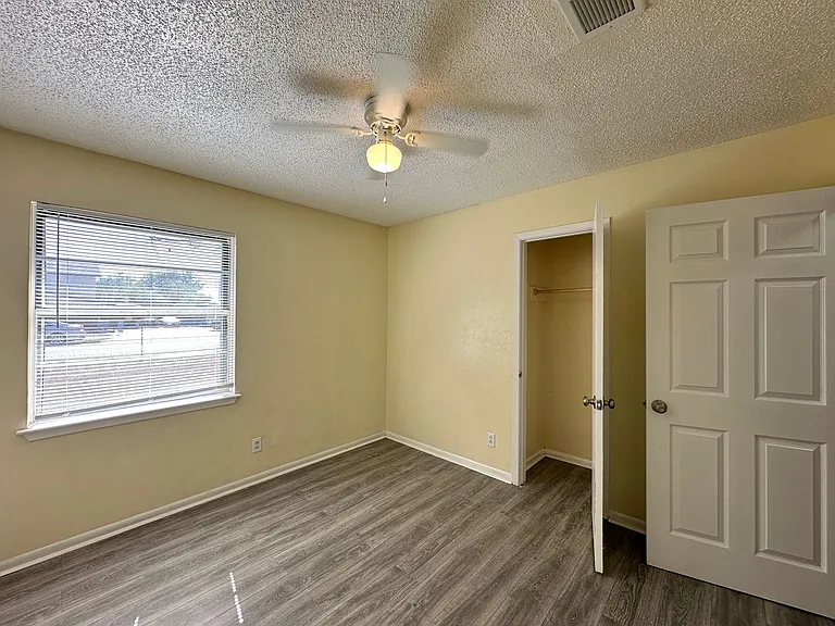 1505 S Ws Young Dr — Photo 17