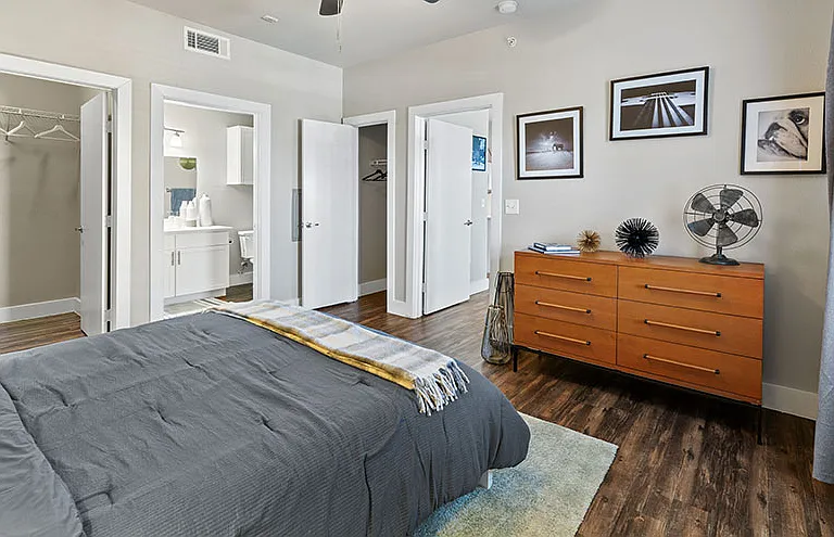 Parallax @ Georgetown Apartments — Photo 9