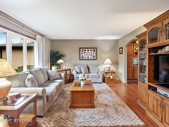 3rd image of 6233 Dolores Dr