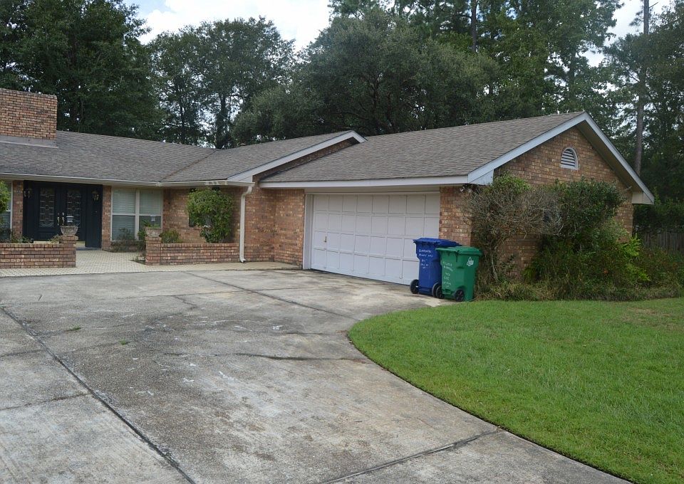 2nd image of 405 Christian Ln