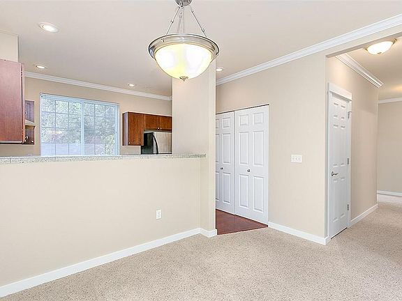3rd image of 25025 SE Klahanie Blvd APT K201