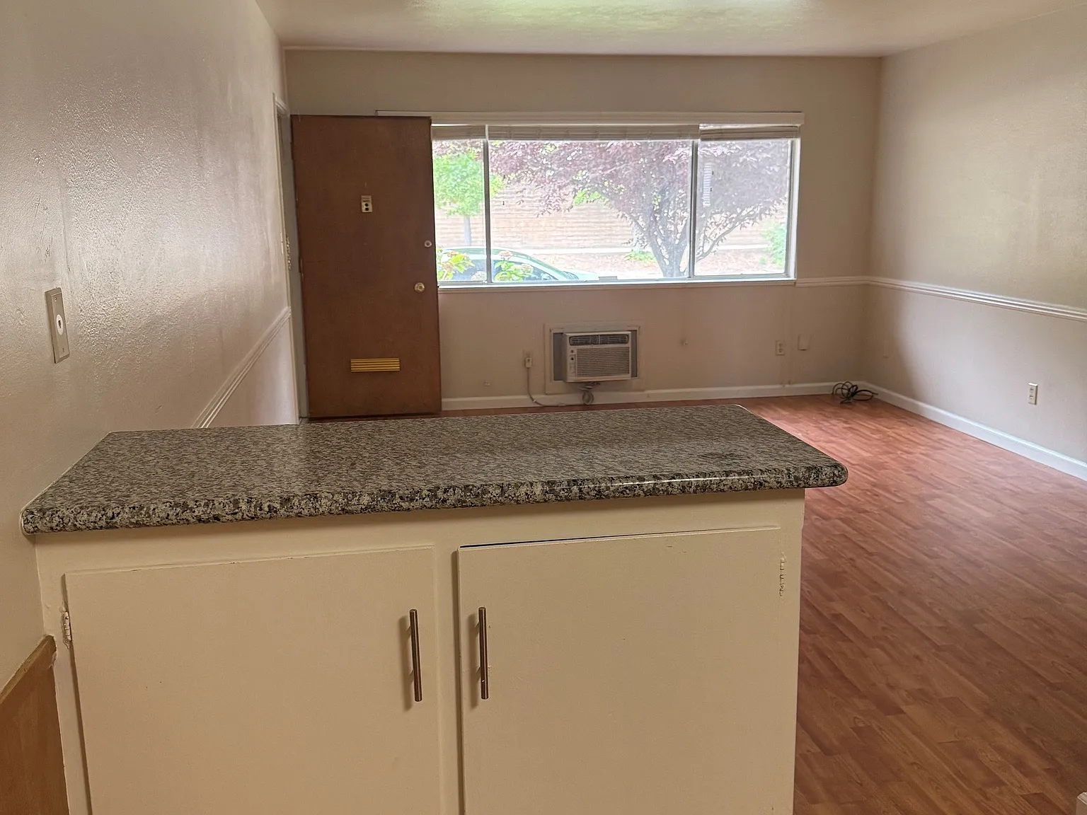 2 bed, 1000 sqft, $1,695 — Photo 3