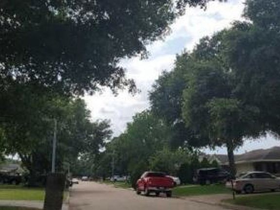 Exterior Neighborhood (street photo)