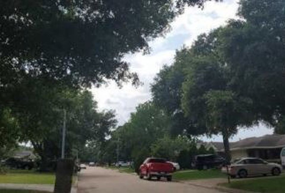 Exterior Neighborhood (street photo)