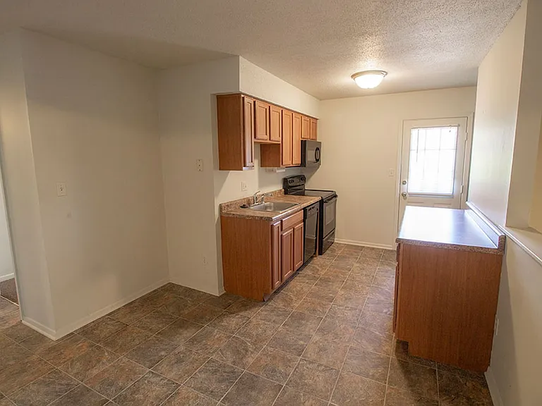 210 Wheaton Ct — Photo 7
