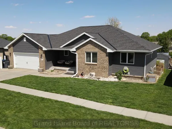 2010 Clark St, Aurora, NE 68818