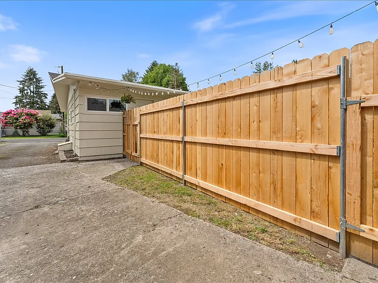 114 Cherry St NW — Photo 31