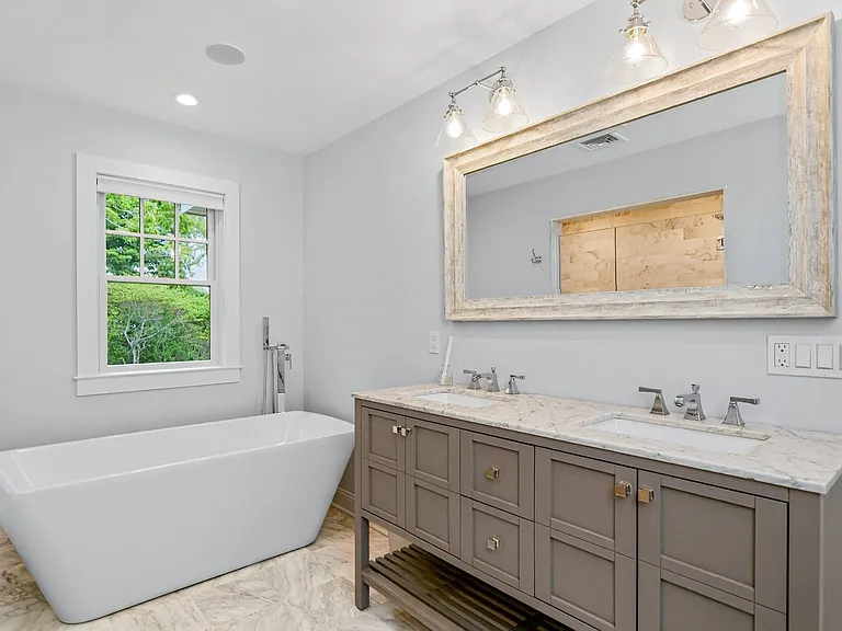 112 Montauk Hwy — Photo 15