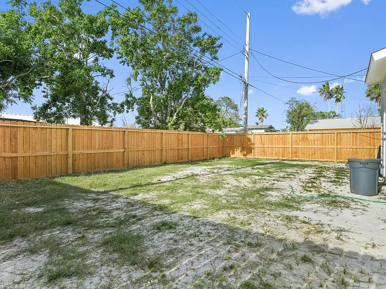 300 Rustic Oak Ln — Photo 11