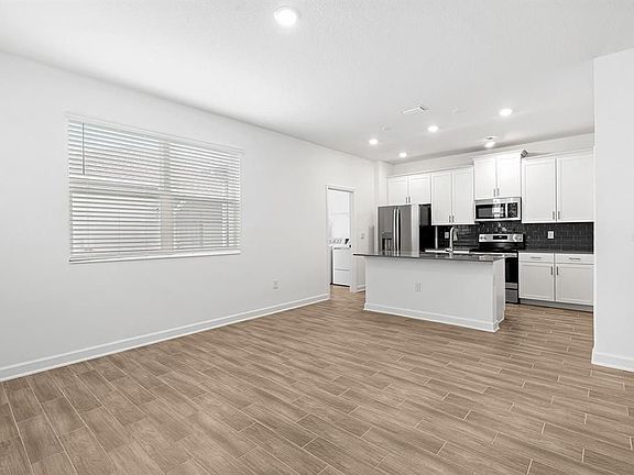 4th image of 3053 Villa Way Cir