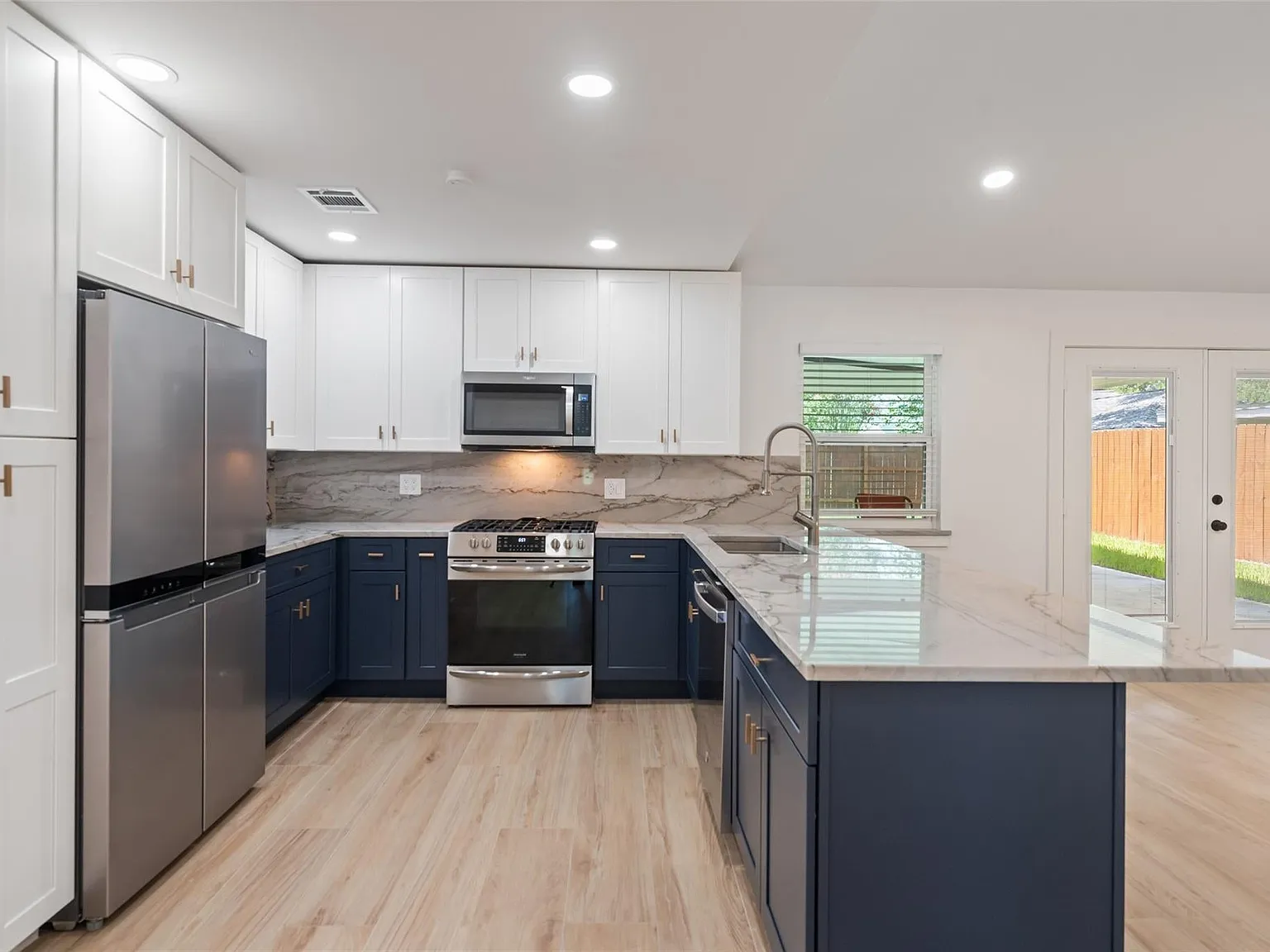 4 bed, 1994 sqft, $3,000 — Photo 3