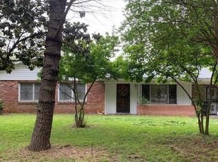 1313 N Saint Marys Cir, Greenville, MS 38703