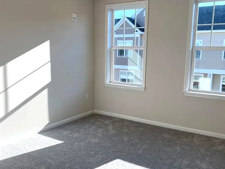 304 Dickson Ct — Photo 9