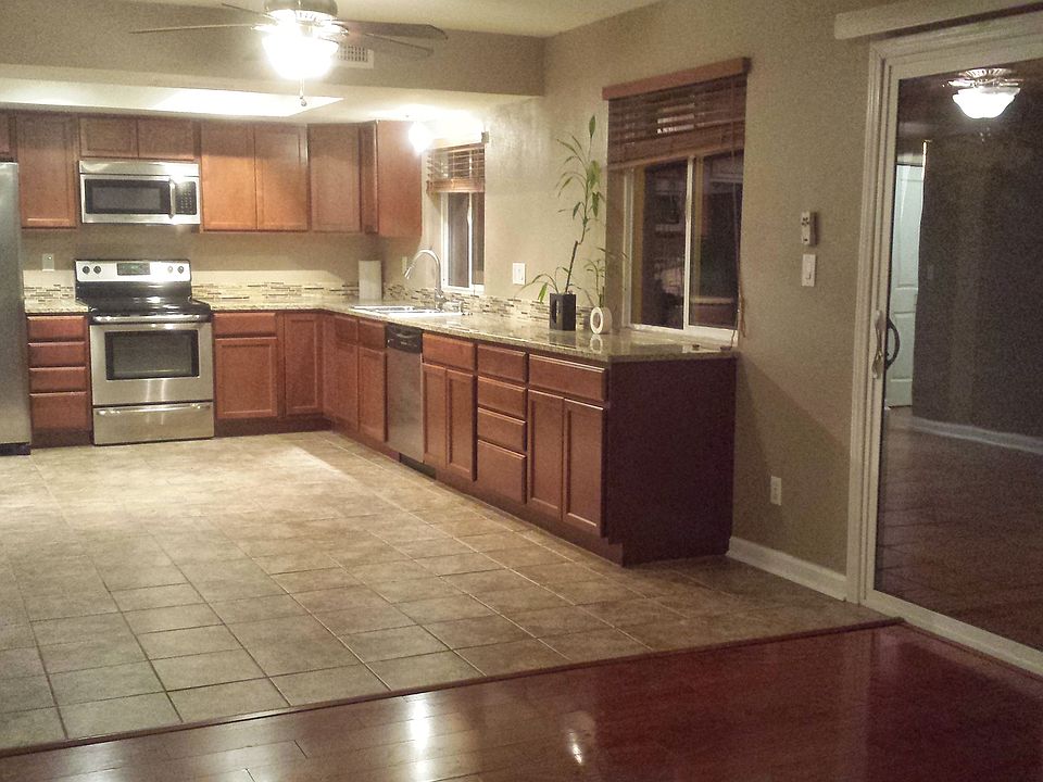 2nd image of 2178 E Greenway Dr