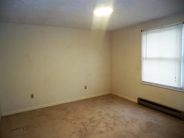 212 E Fairfax St — Photo 10