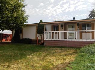 1516 N Hodges Rd, Greenacres, WA 99016