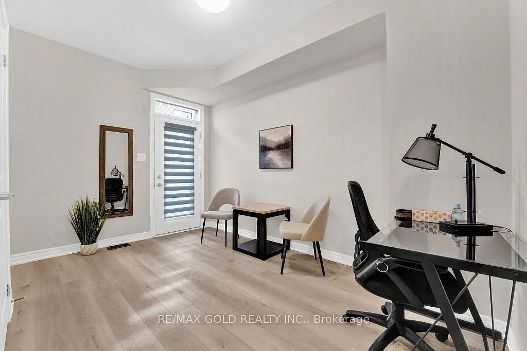 3 bed, $2,799 — Photo 3