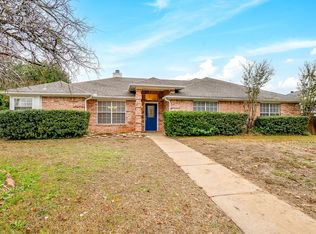 701 Stonebrooke Dr, Burleson, TX 76028