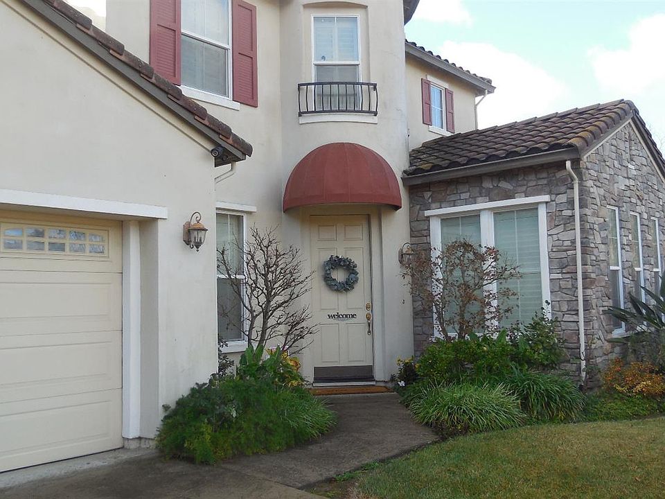 2nd image of 11 Park Tree Ct