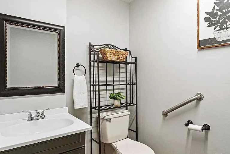 5801 Lindenwood Dr — Photo 5