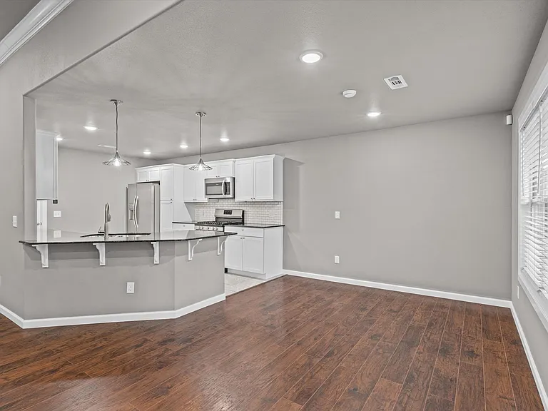 3209 Oglethorpe St — Photo 4
