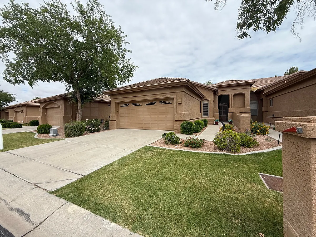 2 bed, 2.0 bath, 1774 sqft, $2,450 — Photo 2
