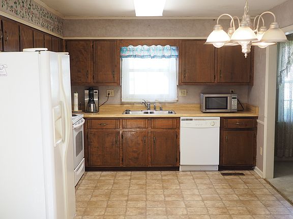 Large eat in Kitchen