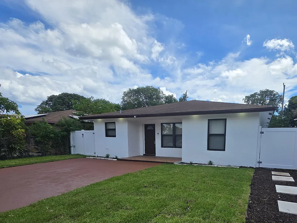 320 Sterling Ave