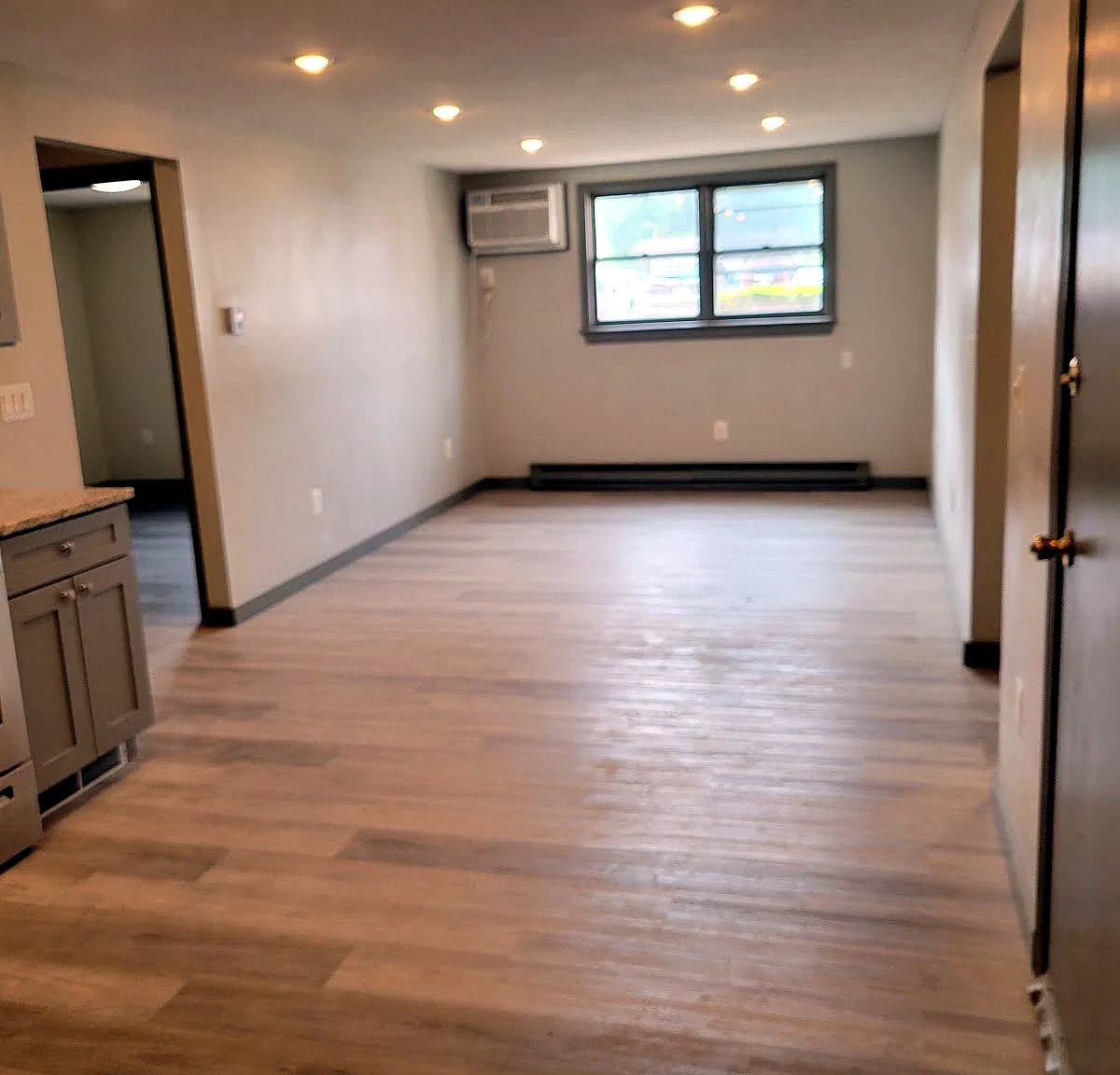 2 bed, 850 sqft, $1,950 — Photo 2