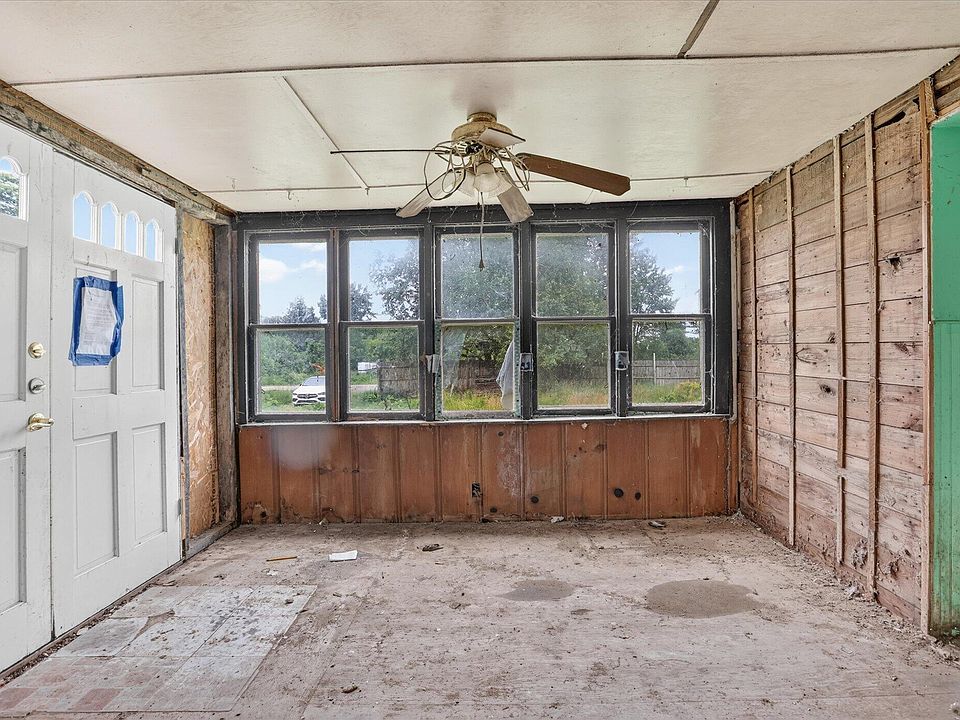 4th image of 2429 W Huron Line Rd