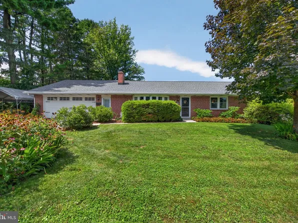 6480 Main St, East Petersburg, PA 17520