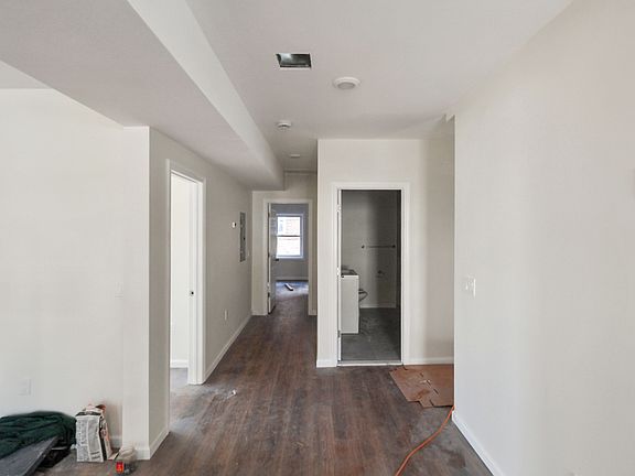 4th image of 69 Pennington Ave #2