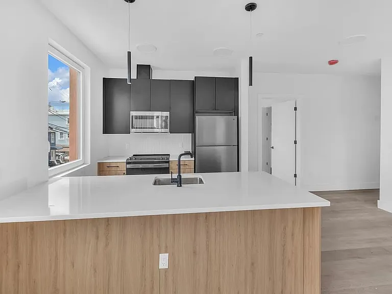 39-40 Madison St #518L — Photo 3