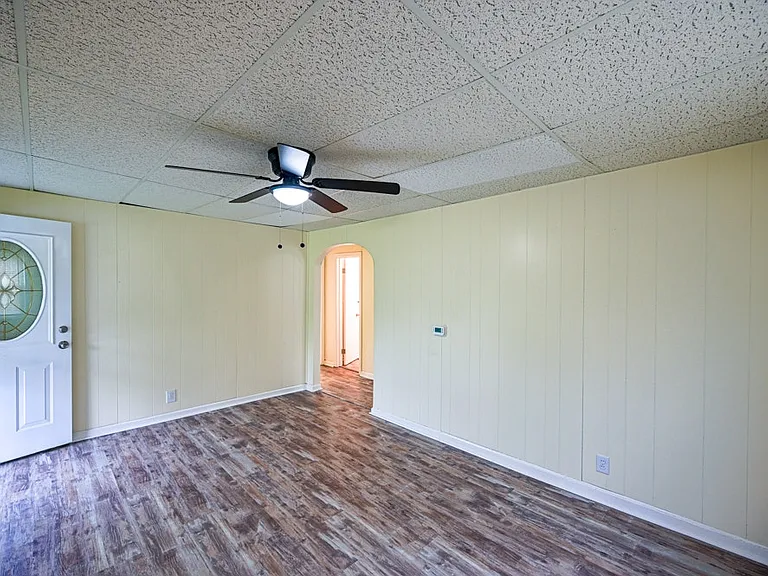 2232 E Riverside Dr — Photo 10