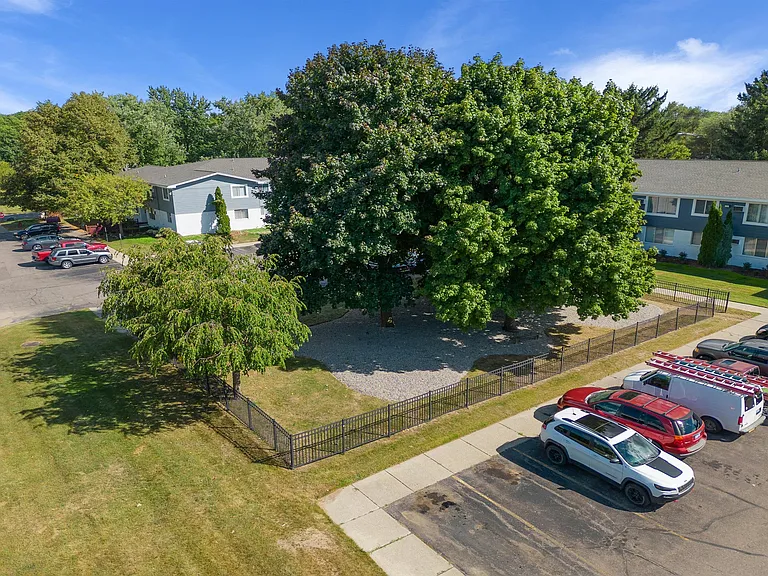 Town & Country Apartments - Wixom, MI — Photo 23