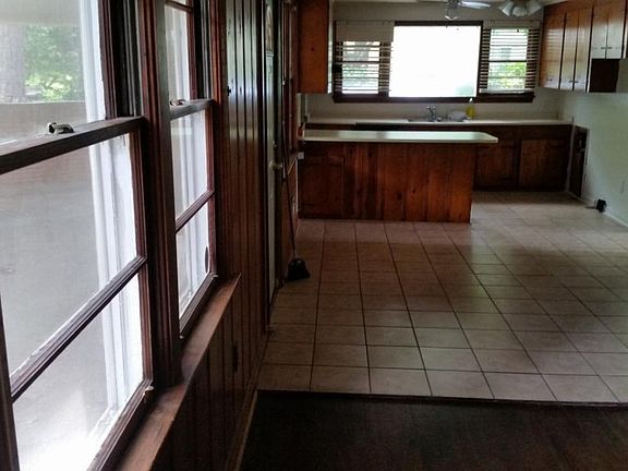 3rd image of 105 Fairmont Dr