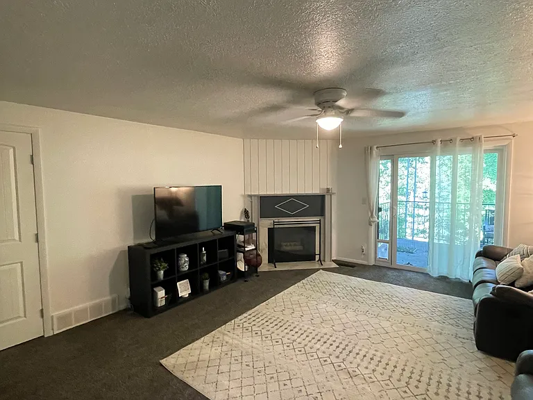 255 Temple Ave #10 — Photo 2