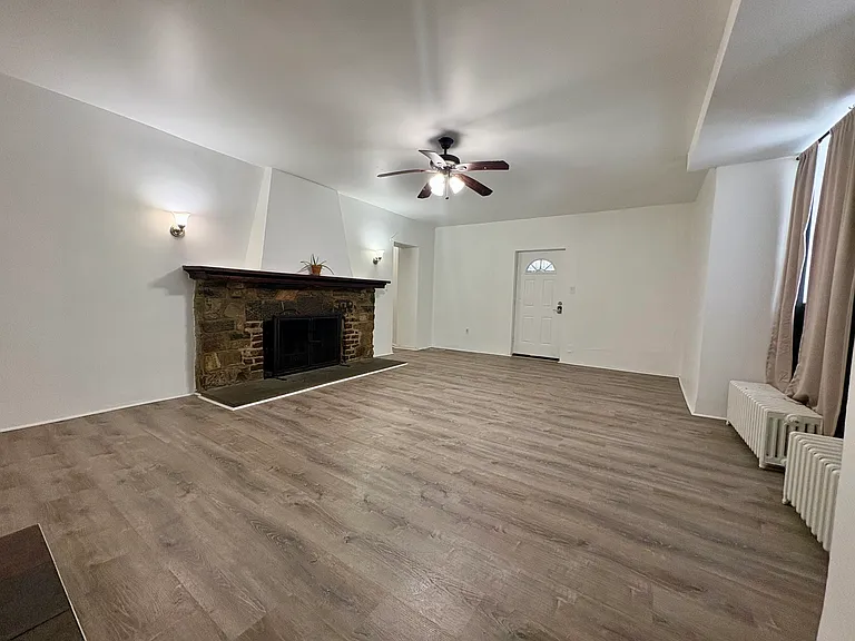 2 Hollowbrook Pl #1 — Photo 4
