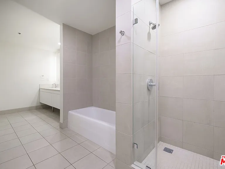 1100 S Hope St #716 — Photo 22