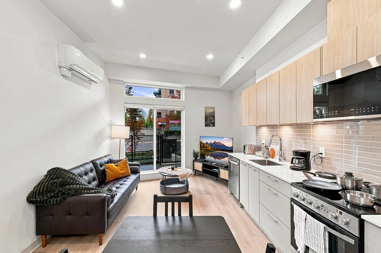 2 bed, 693 sqft, $3,675 — Photo 1