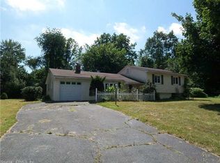 20 Craigmore Rd, Bloomfield, CT 06002